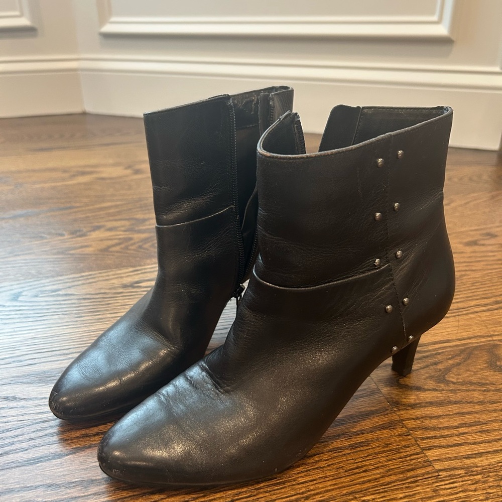 Tahari Black Heeled Boots with Sleek Design